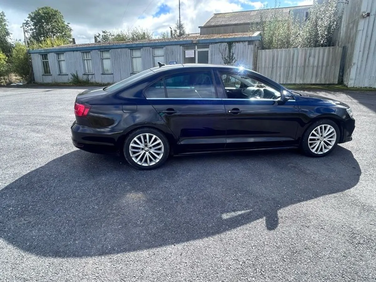 2017 Volkswagen Jetta - Image 4