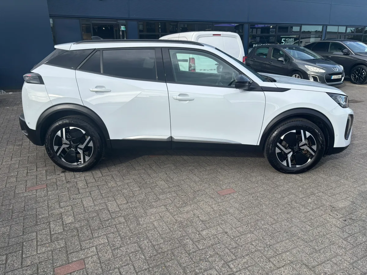 2025 Peugeot 2008 Allure Hybrid - Image 3