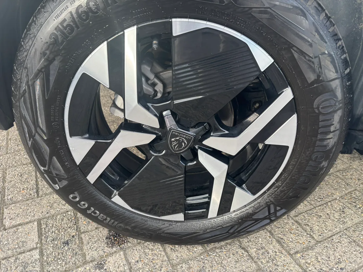 2025 Peugeot 2008 Allure Hybrid - Image 4