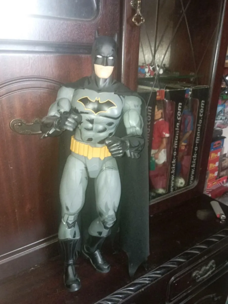 DC COMICS ACTION FREESTANDING 30" BATMAN FIGURE - Image 1