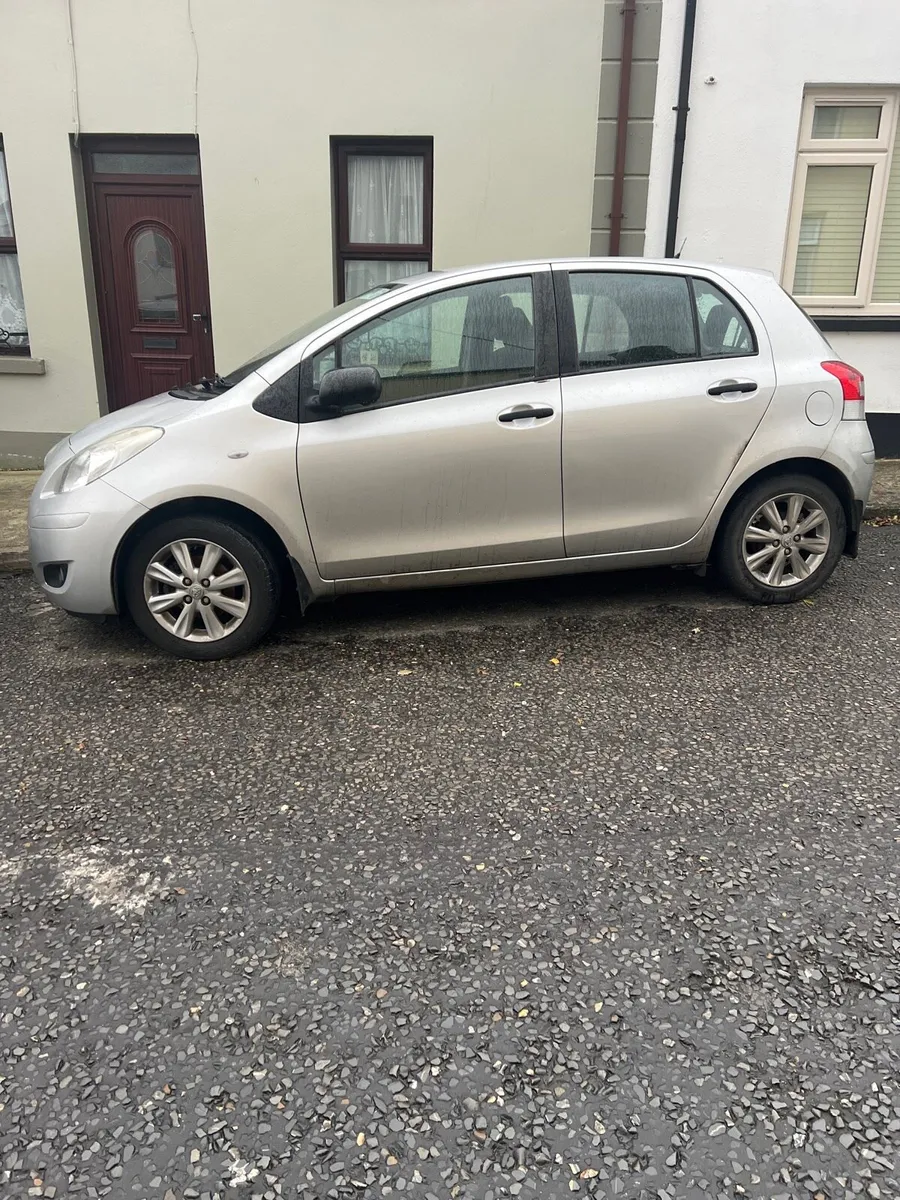 Toyota Yaris 2011 - Image 1