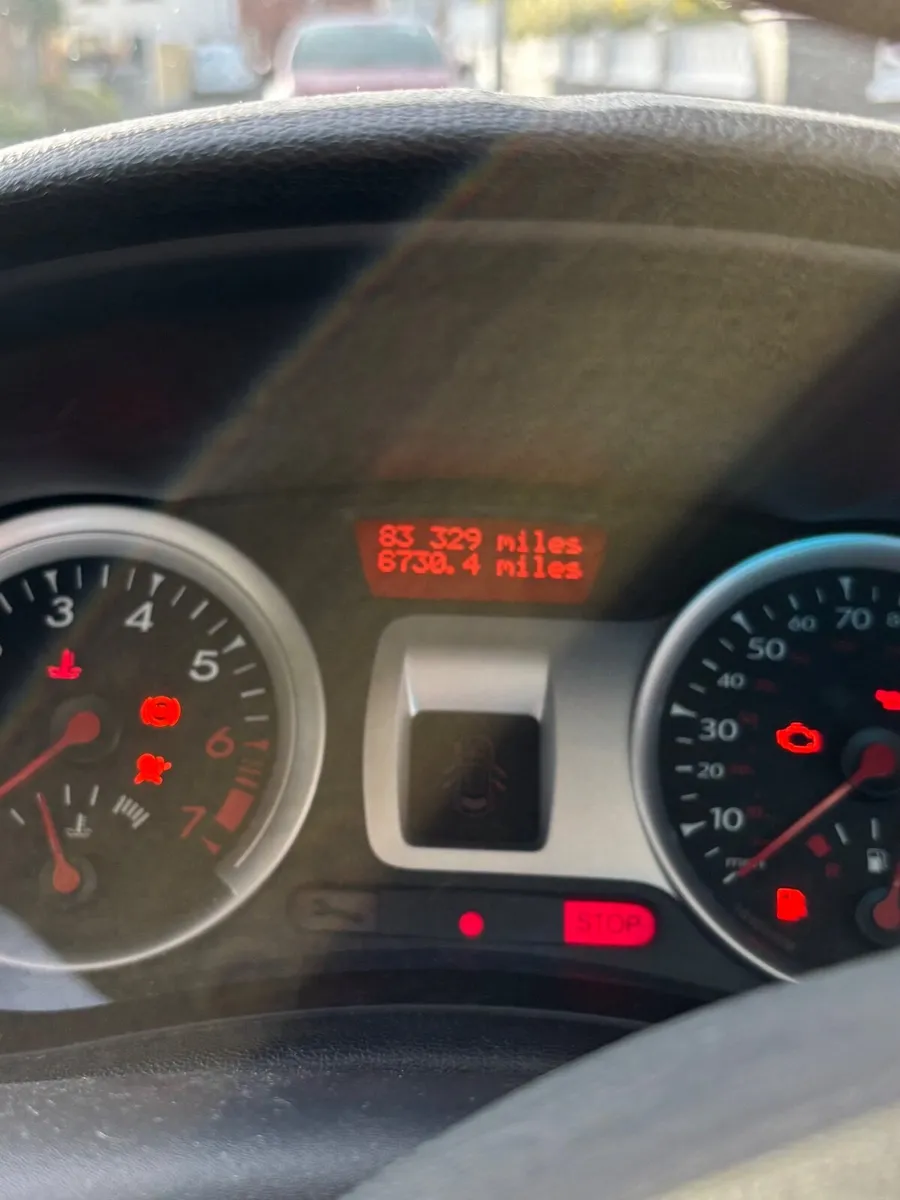 Renault Clio 2010 - Image 2