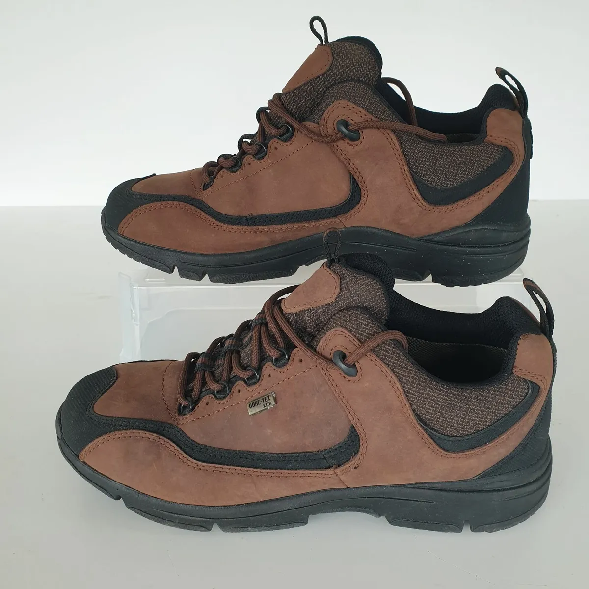 Clarks gore-tex lace up shoes size 8 - Image 3