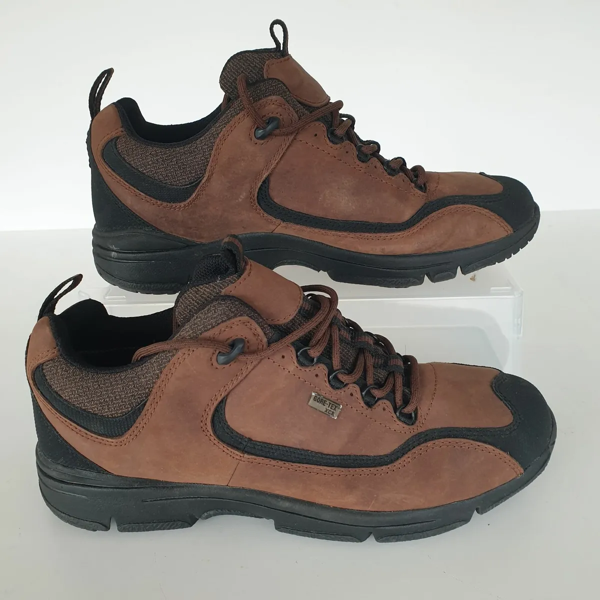 Clarks gore-tex lace up shoes size 8 - Image 2