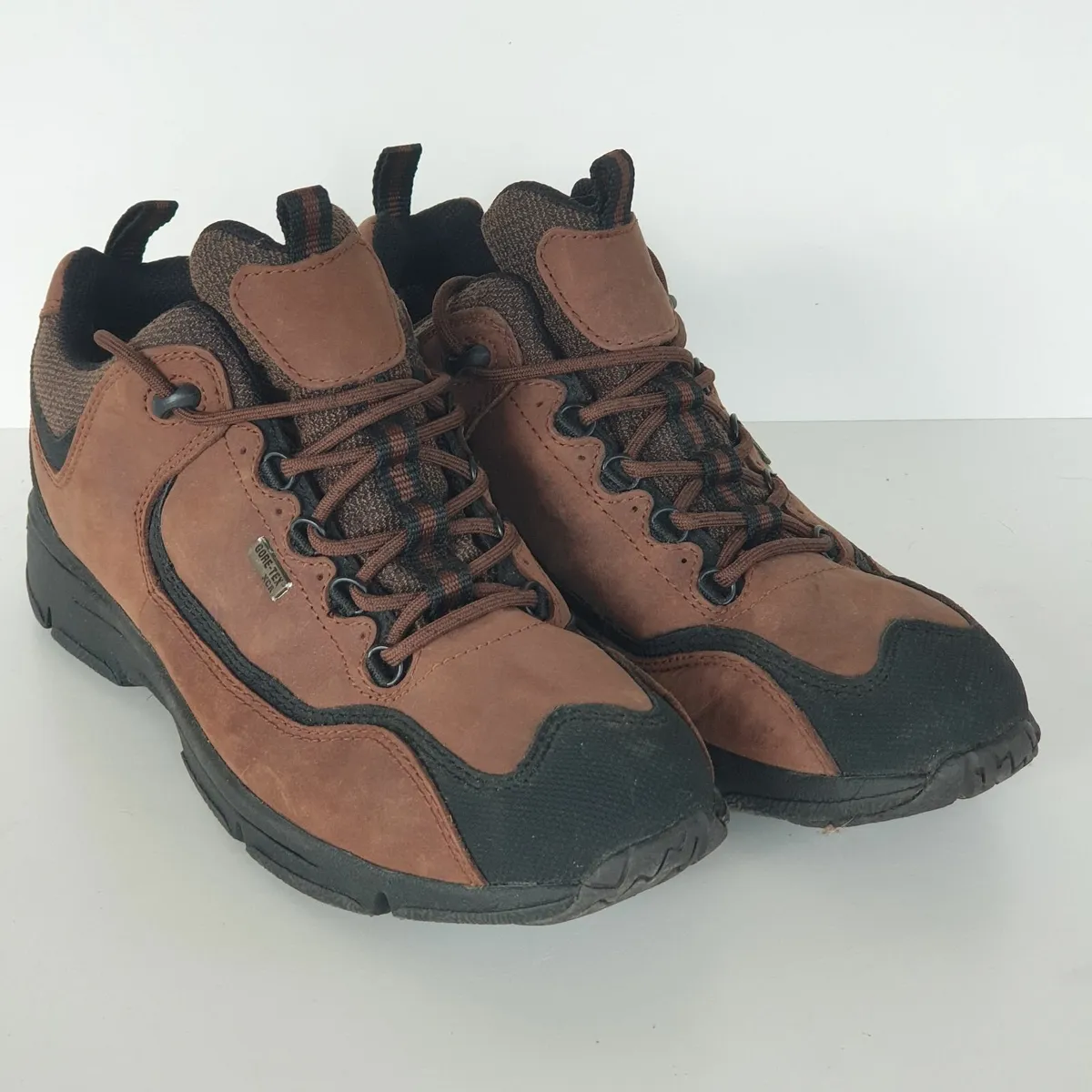 Clarks gore-tex lace up shoes size 8 - Image 1