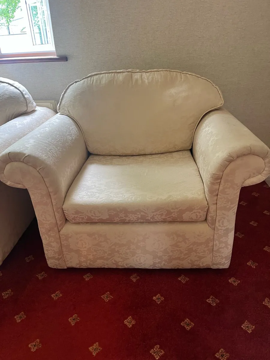Sofa & 2 Armchairs - Image 4