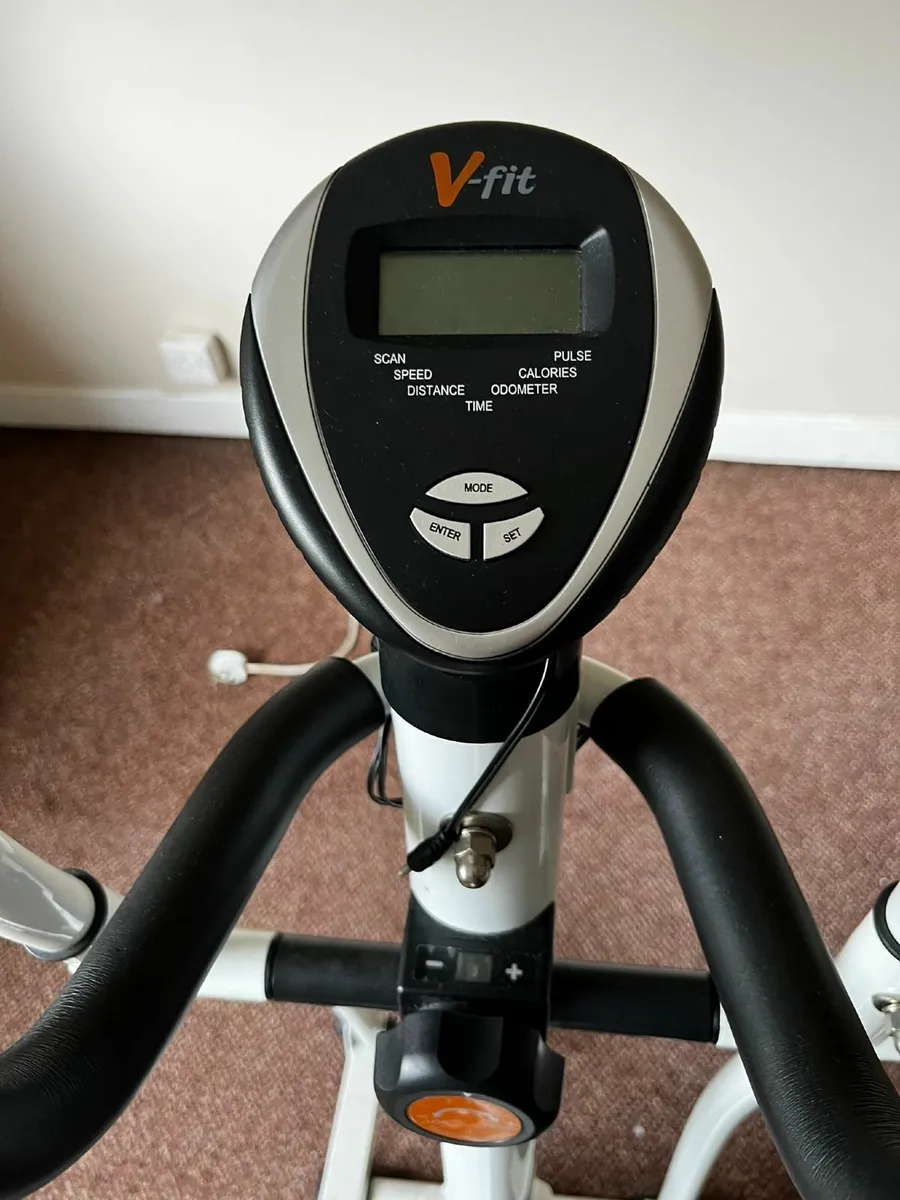 V Fit Elliptical Cross Trainer - Image 3