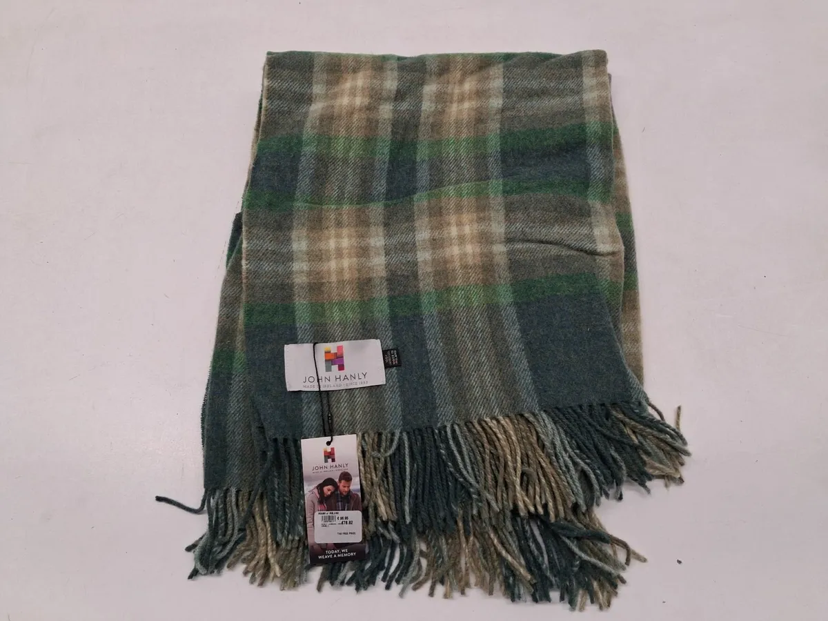 Online Auction Of A John Hanly Green Throw - Image 1