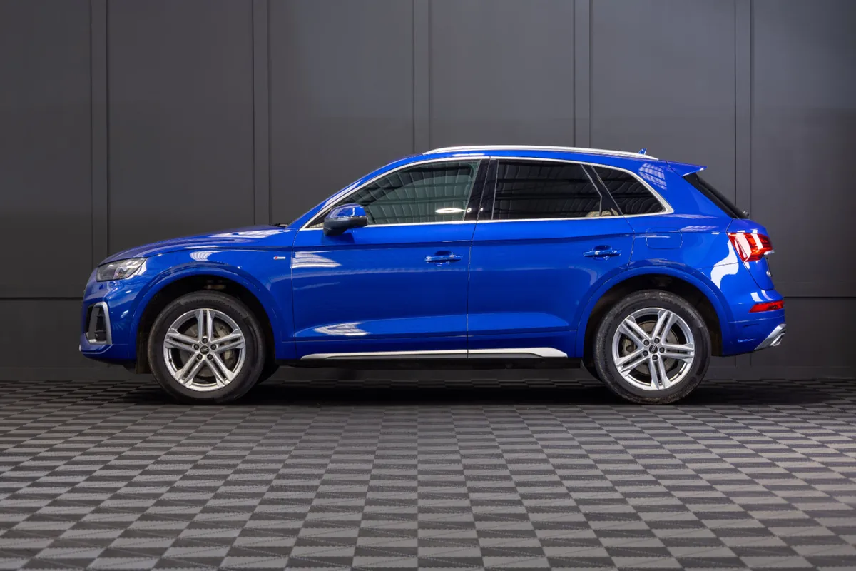 2024 Audi Q5 50 TFSIe S-Line Quattro - Image 3