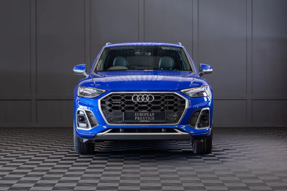 2024 Audi Q5 50 TFSIe S-Line Quattro - Image 2