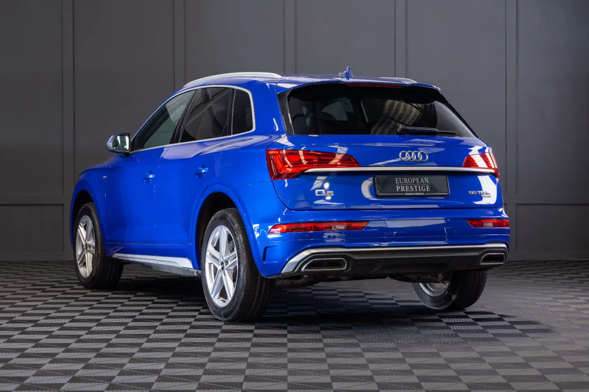 2024 Audi Q5 50 TFSIe S-Line Quattro - Image 4