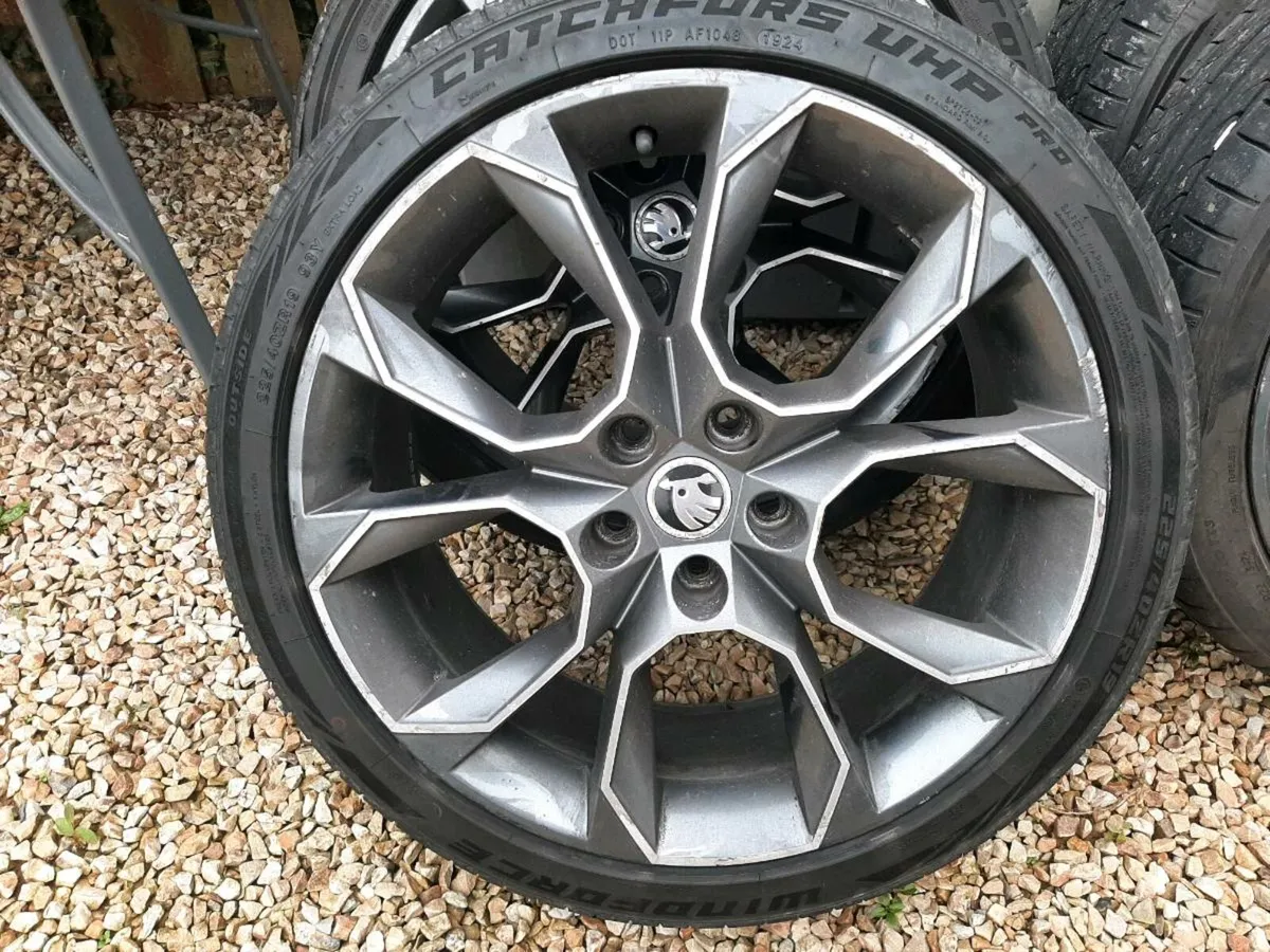Alloy wheels - Image 1