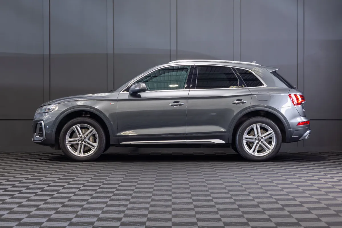 2024 Audi Q5 50 TFSIe S-Line Quattro - Image 3