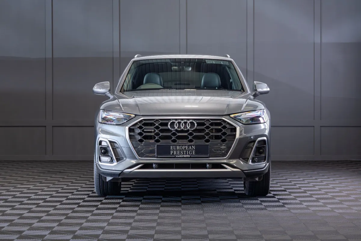 2024 Audi Q5 50 TFSIe S-Line Quattro - Image 2