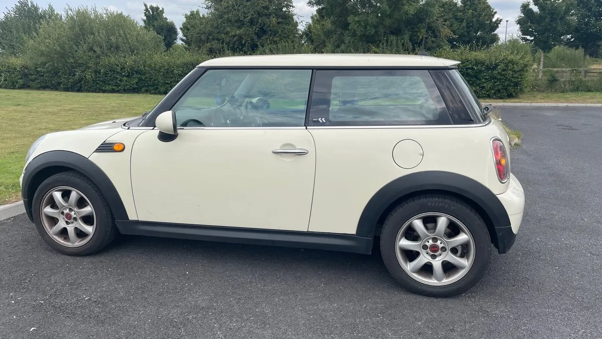 2010 Mini First (Requires Engine Refurbishment) - Image 4