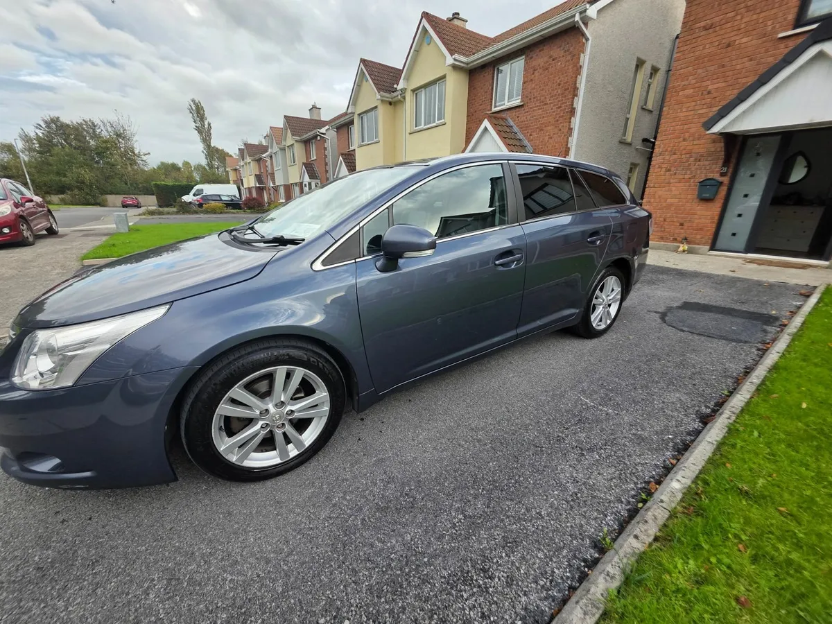 Toyota Avensis 2009 Estate T4, Leather Interior - Image 2