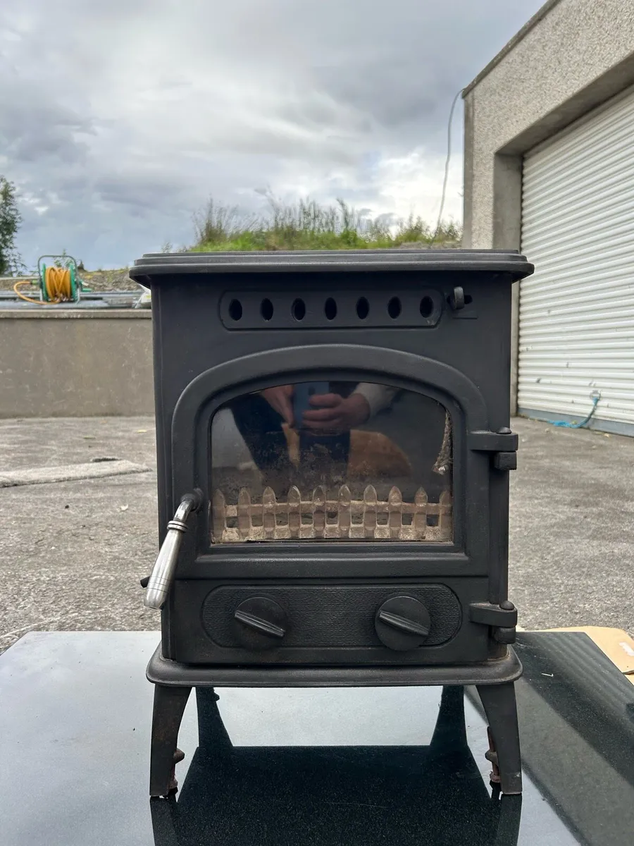 Stove and granite - Image 2