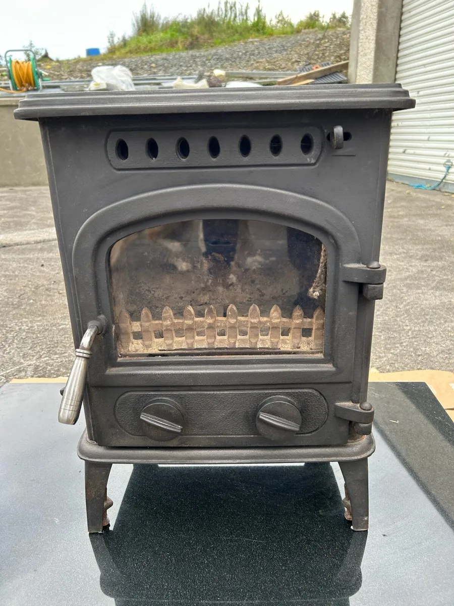 Stove and granite - Image 3