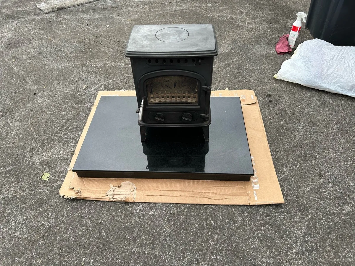 Stove and granite - Image 4