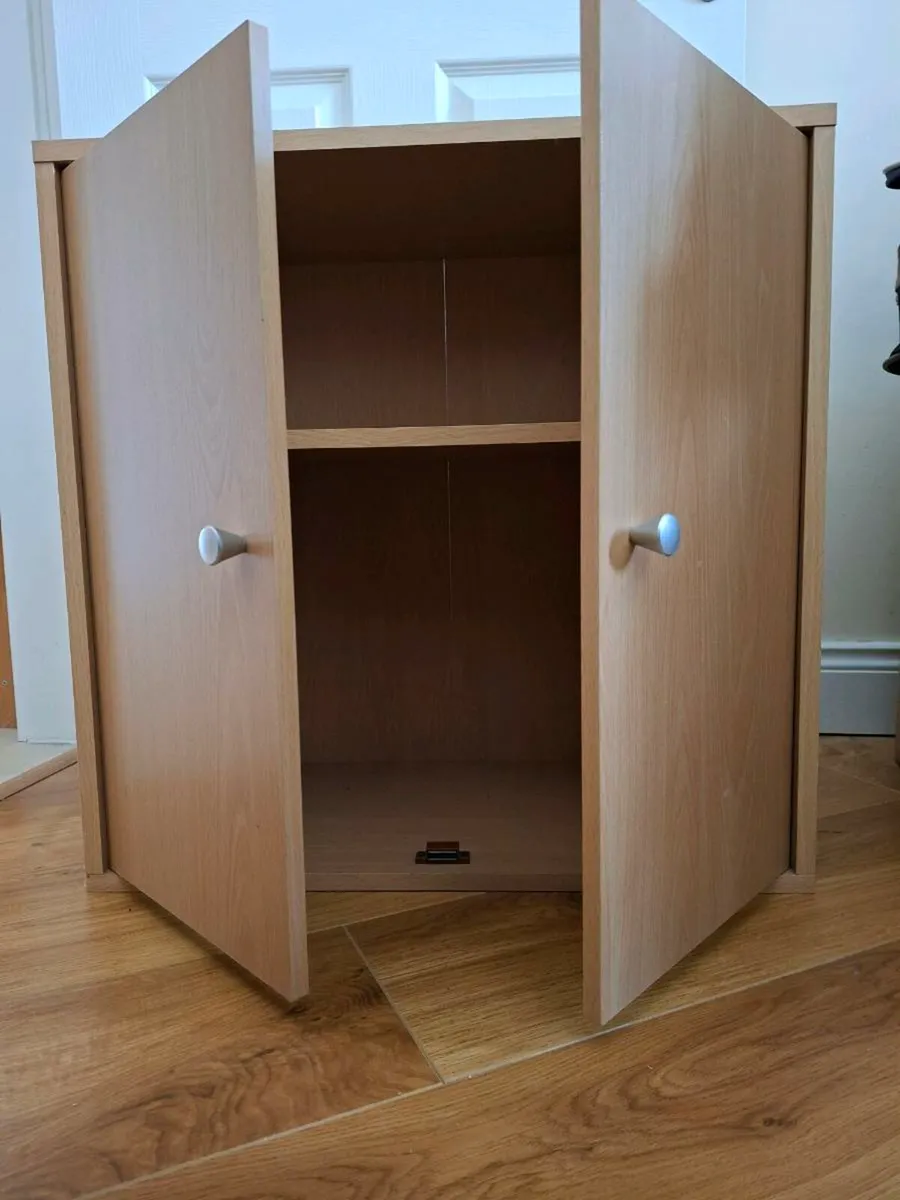 Cabinets in various sizes - Image 2