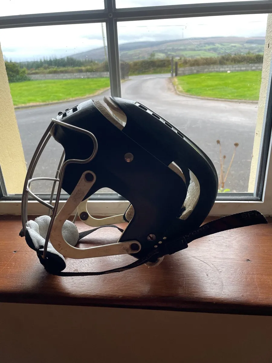 Gola hurling helmet - Image 2