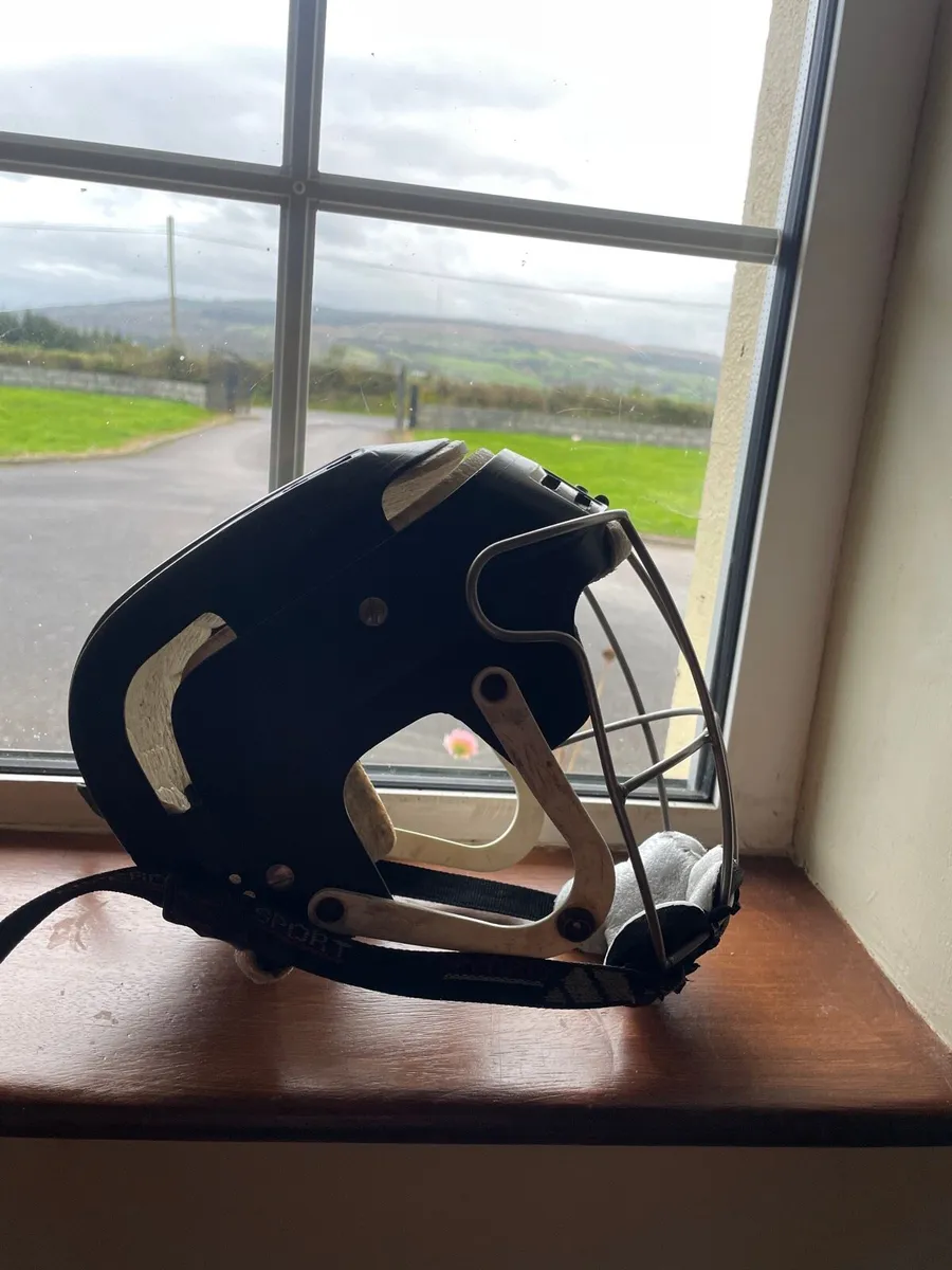 Gola hurling helmet - Image 3