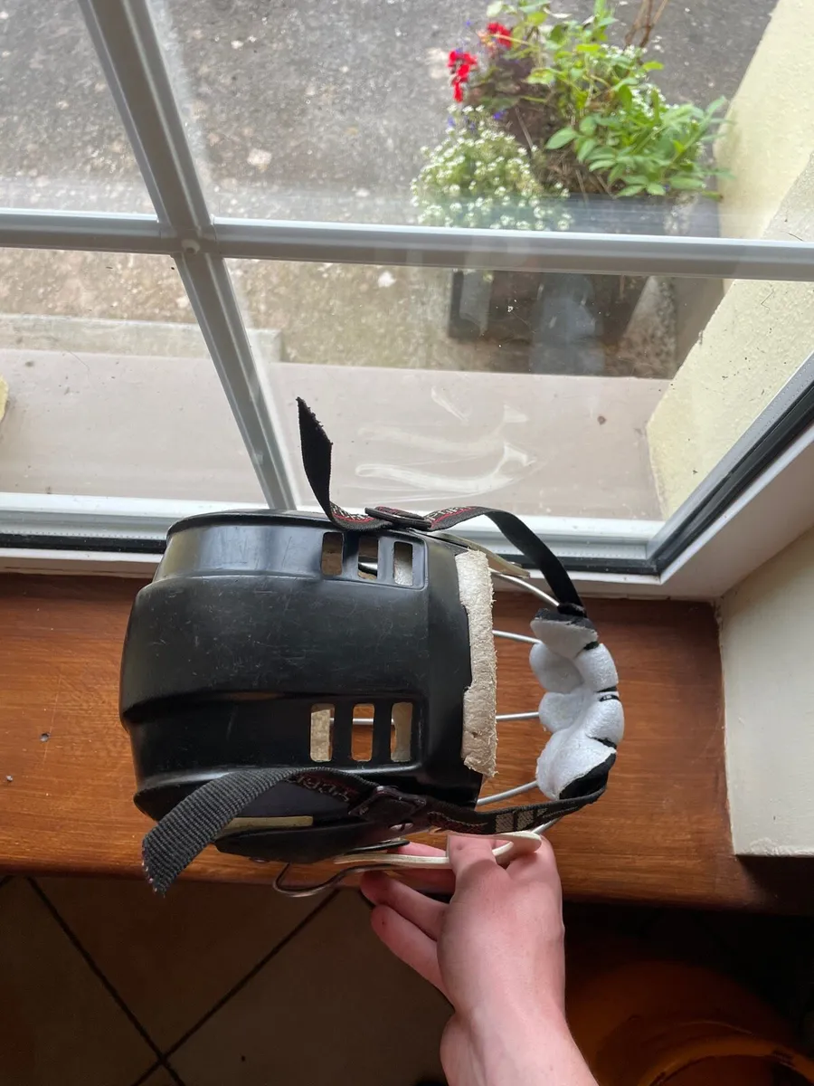 Gola hurling helmet - Image 4