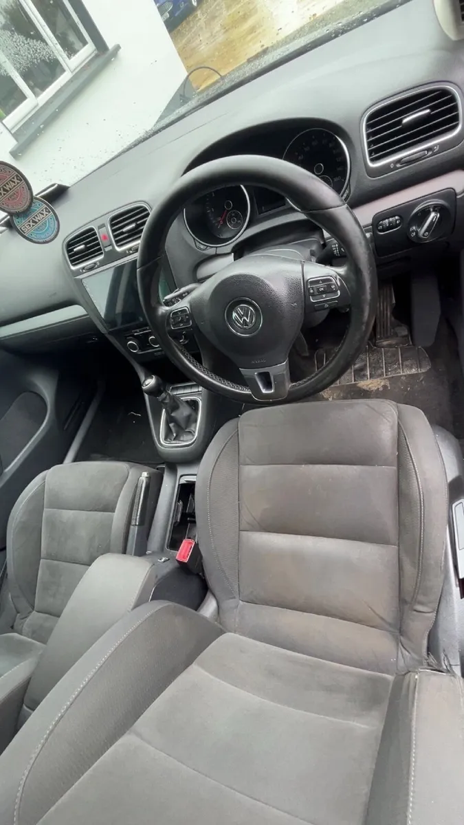 Volkswagen Golf 2011 - Image 2