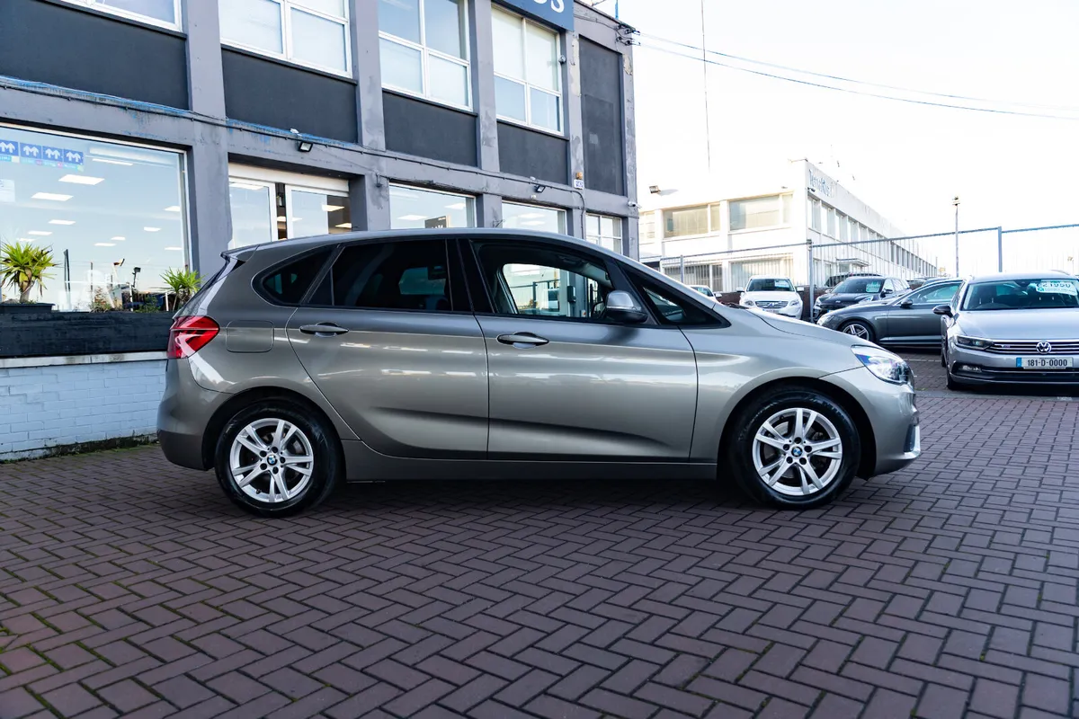 218D ACTIVE TOURE 5DR ESTATE AUTOMATIC // 1 OWNER - Image 2