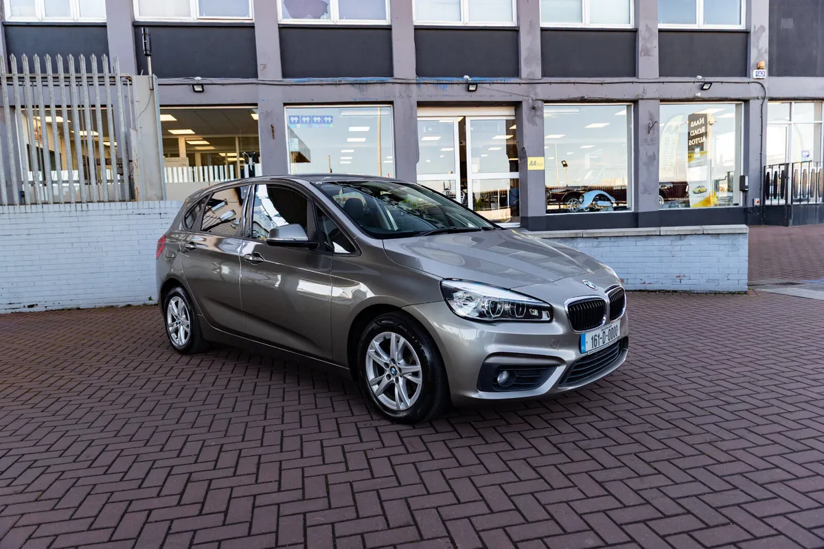 218D ACTIVE TOURE 5DR ESTATE AUTOMATIC // 1 OWNER - Image 1