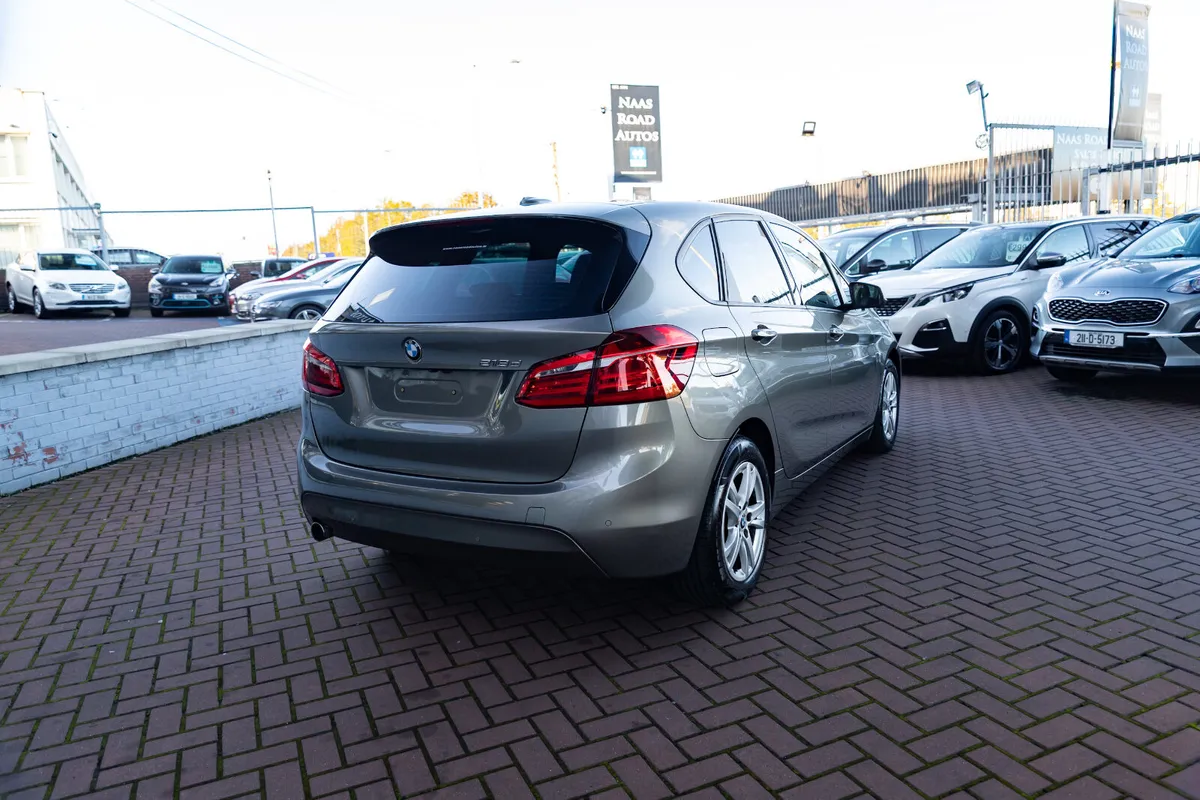 218D ACTIVE TOURE 5DR ESTATE AUTOMATIC // 1 OWNER - Image 3