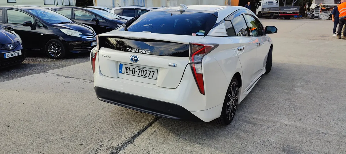 Toyota Prius 2016 full Spec - Image 4