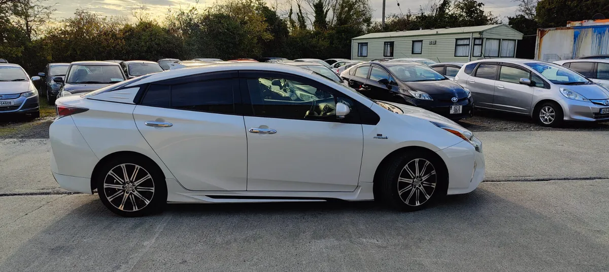 Toyota Prius 2016 full Spec - Image 3