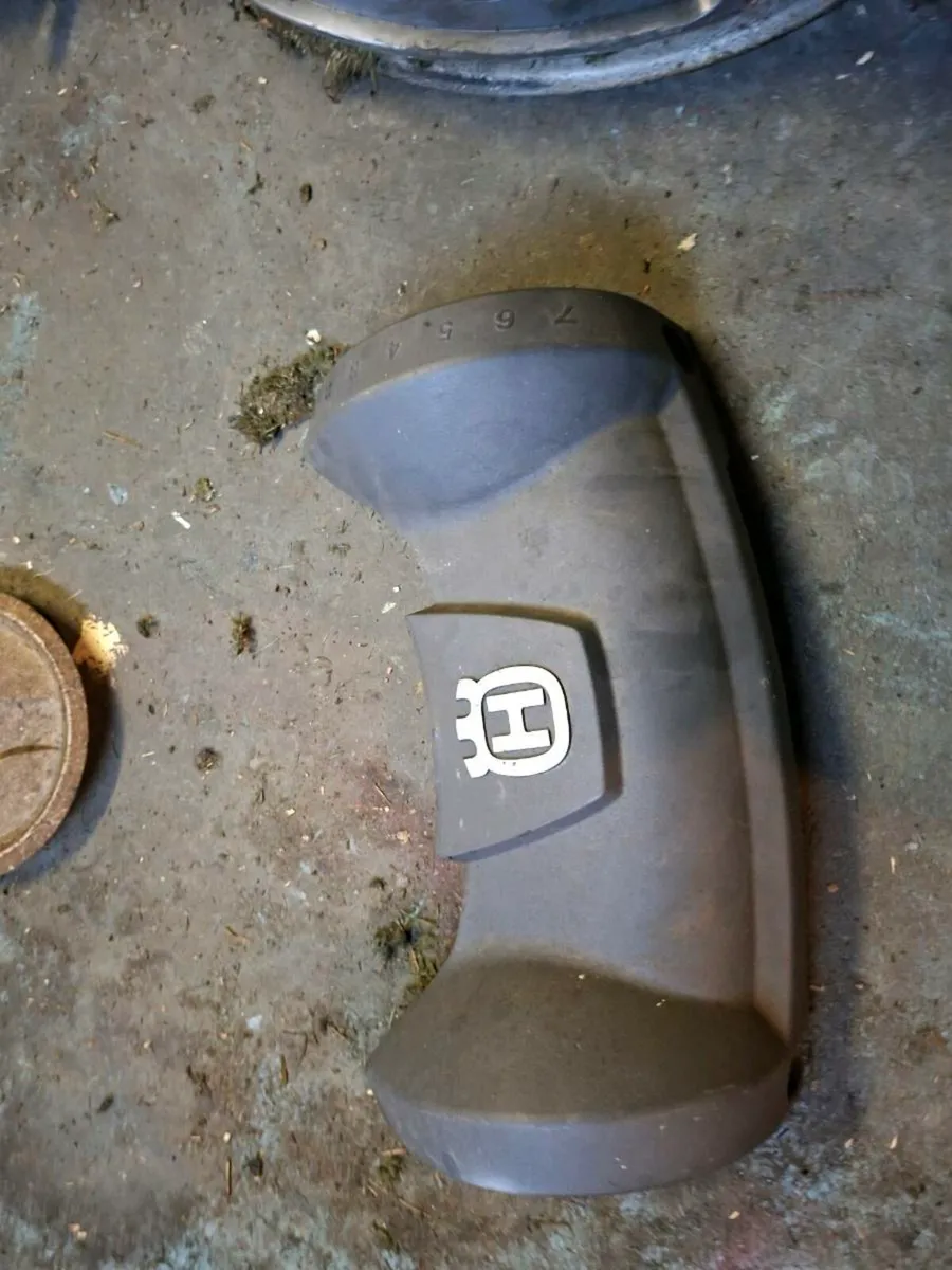 husqvarna  lawnmower  front  cover - Image 1