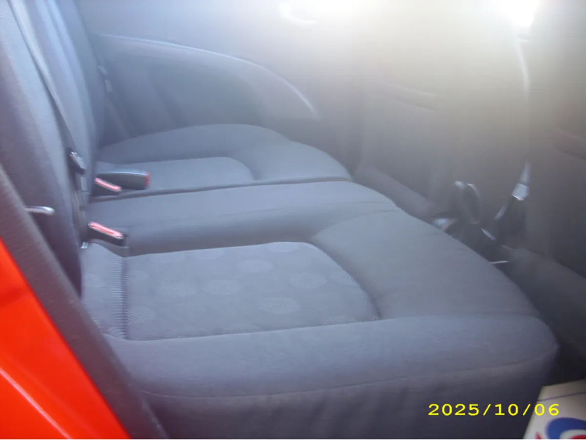 Hyundai i10 1.1 DELUXE - Image 3