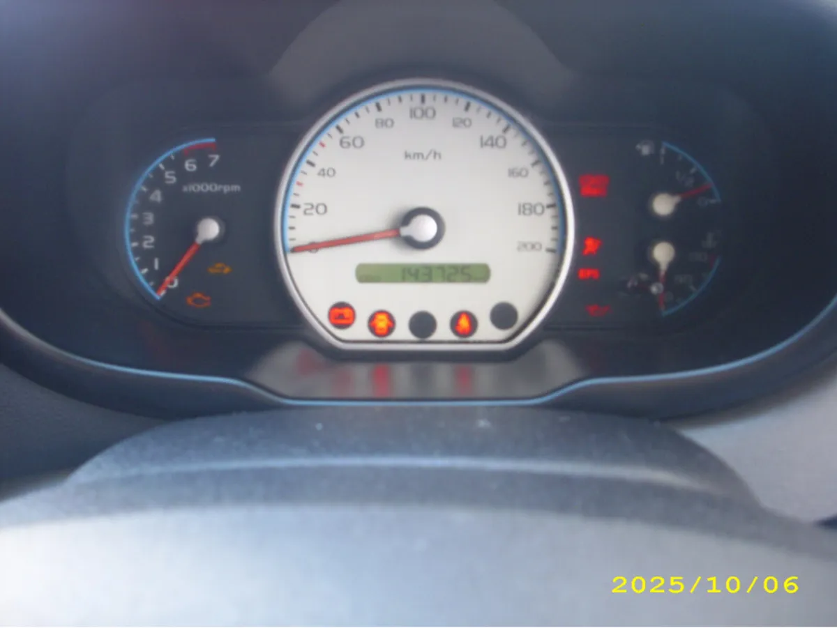 Hyundai i10 1.1 DELUXE - Image 4