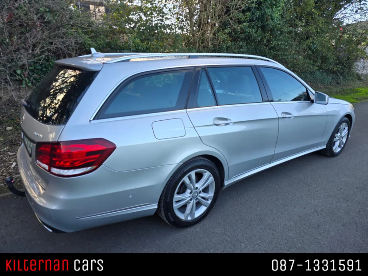 Mercedes-Benz E-Class E220 BLUETEC SE 5DR AUTO CDI - Image 4