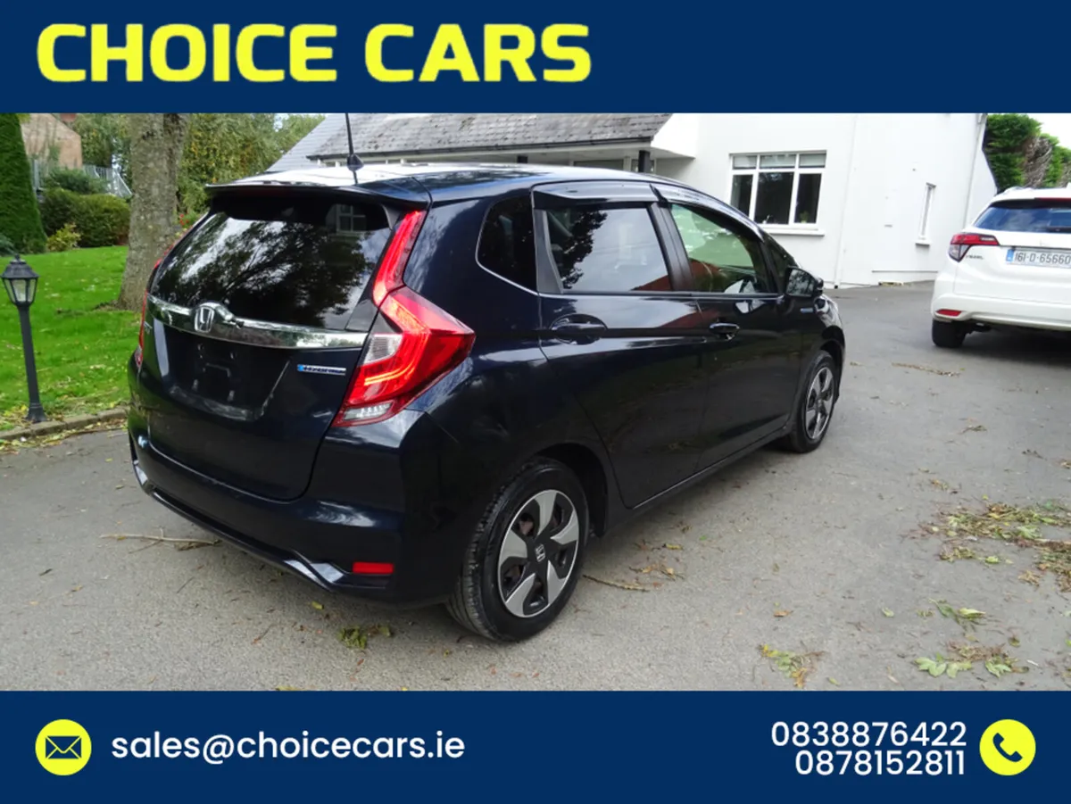 Honda Fit 1.5 AUTO HYBRID FACLIFT MODEL - Image 4