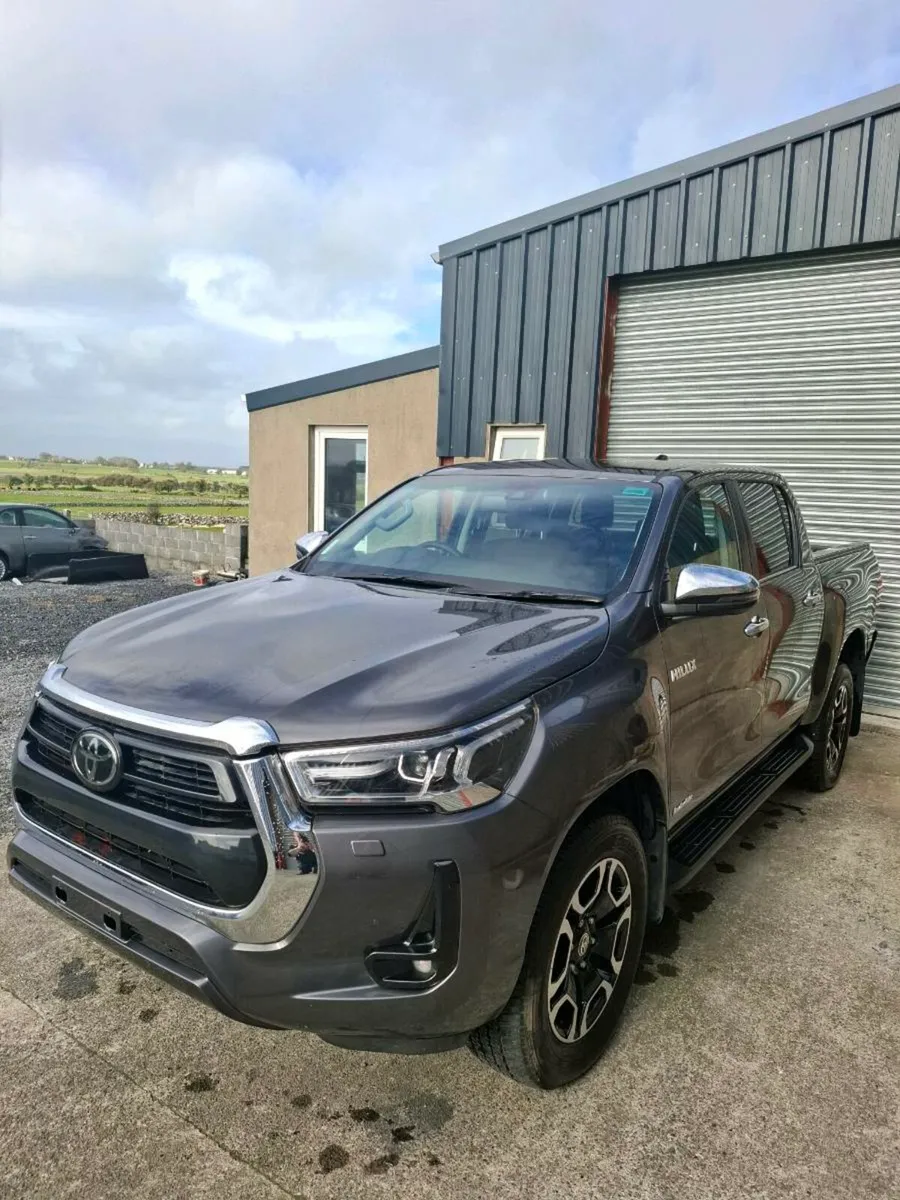 2024 HILUX INVINCIBLE ONLY 17K - Image 3