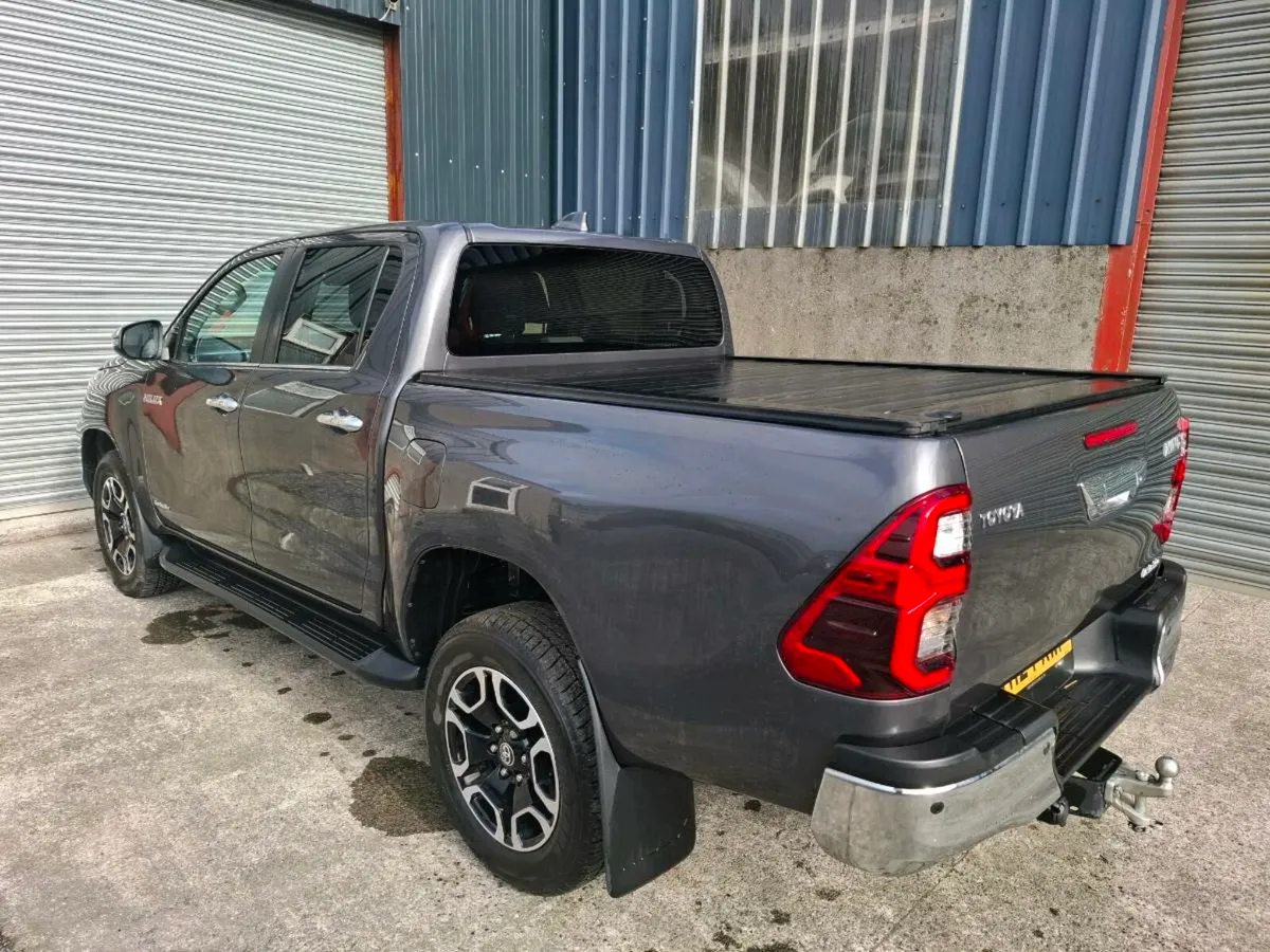 2024 HILUX INVINCIBLE ONLY 17K - Image 4