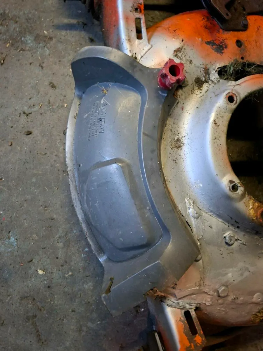 husqvarna   lawnmower   Belt  guard - Image 3