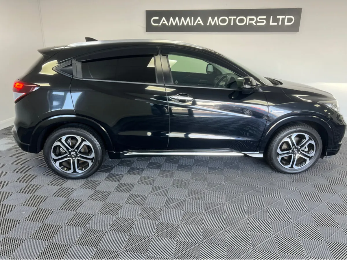 Honda Vezel HONDA VEZEL HYBRID HEATED SEATS*DRIVE - Image 3