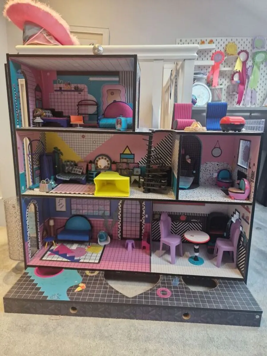 LOL dollhouse & car - Image 1