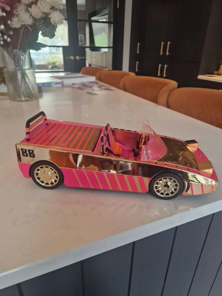 LOL dollhouse & car - Image 2