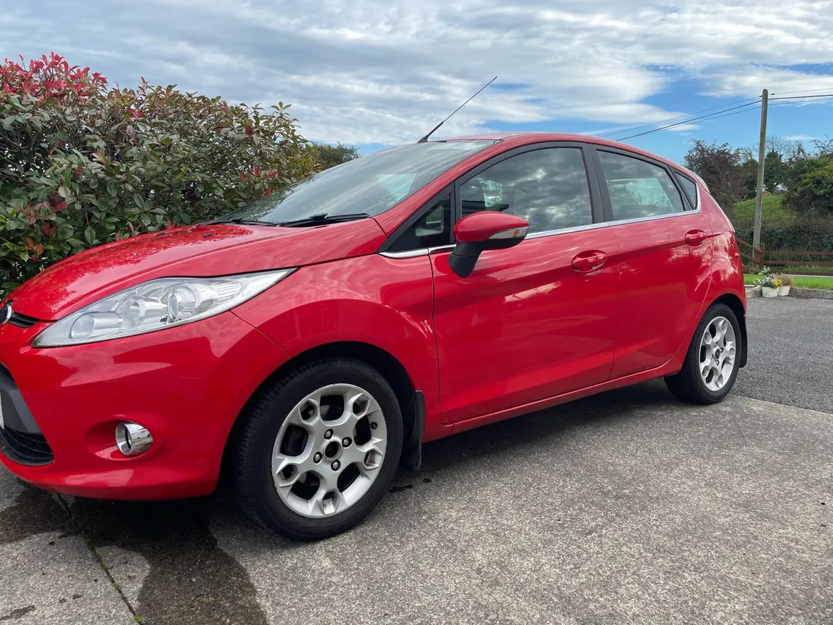2012 Ford Fiesta - Image 2
