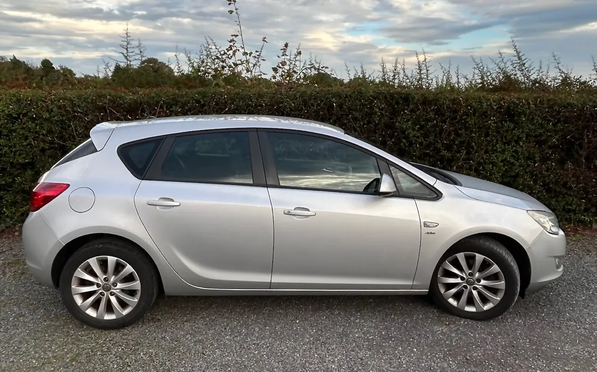 Vauxhall Astra 2012 (Fresh NCT) - Image 2