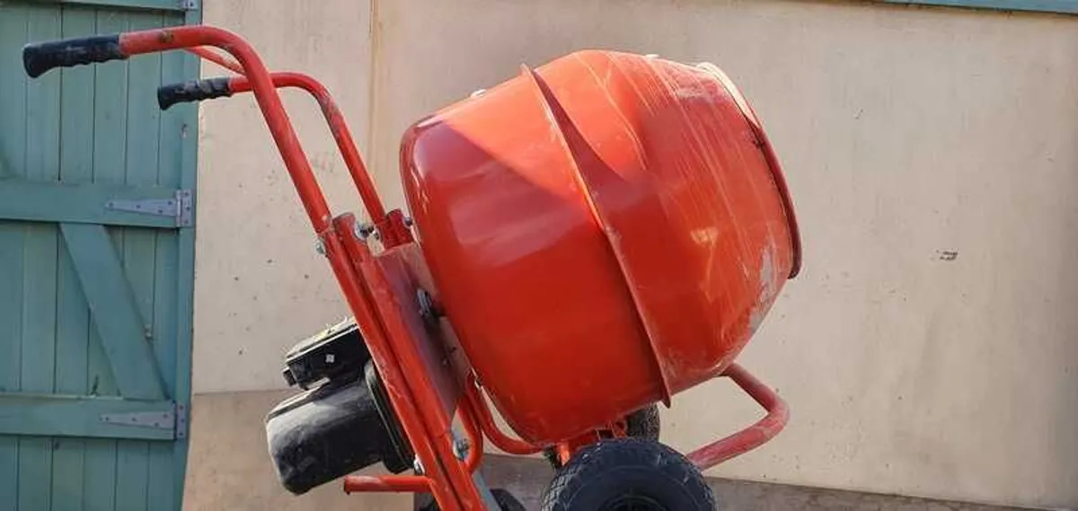 Cement mixer - Image 1