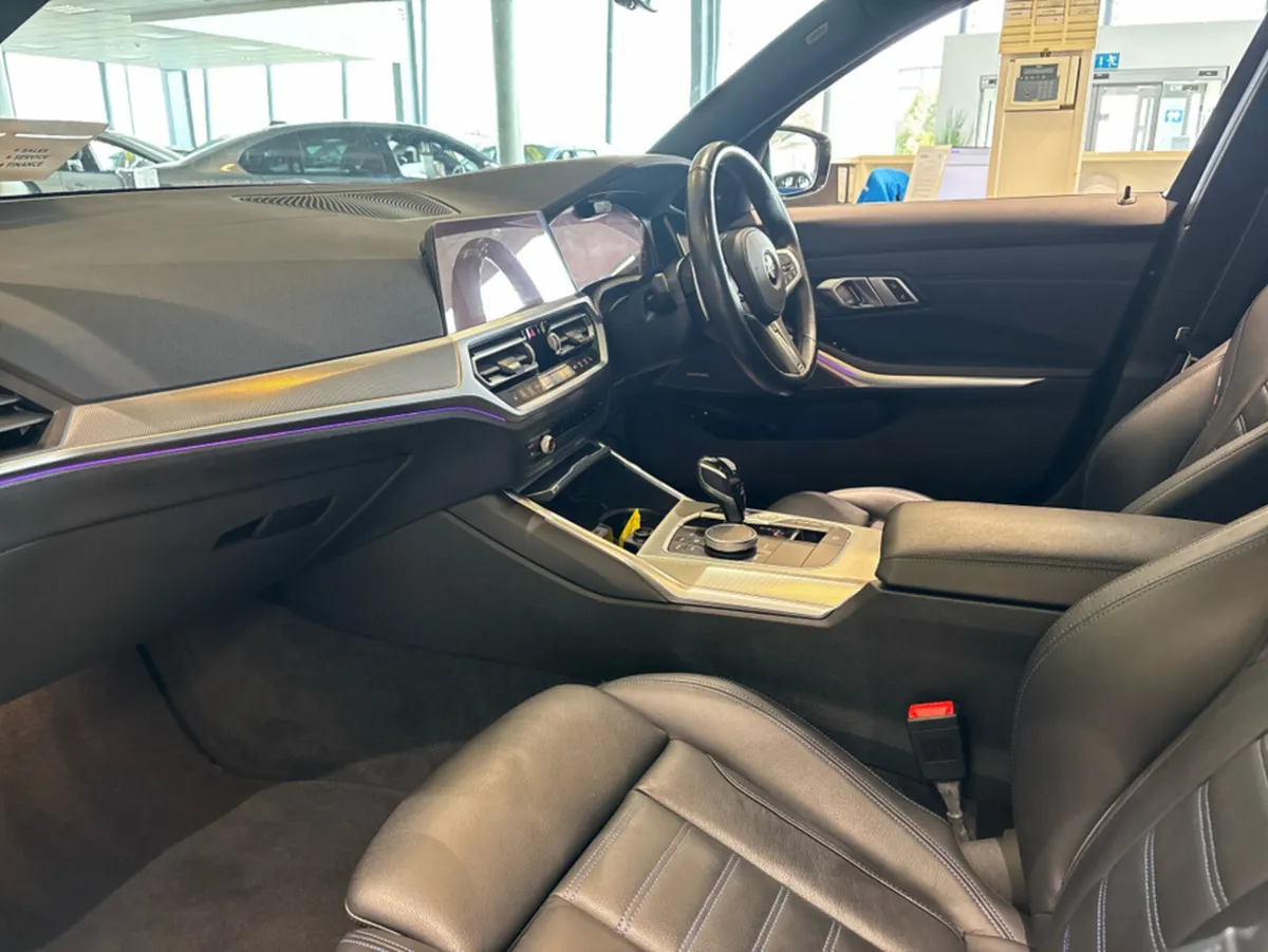 BMW 3-Series 330E M SPORT *SUNROOF* HARMON AND KAR - Image 3