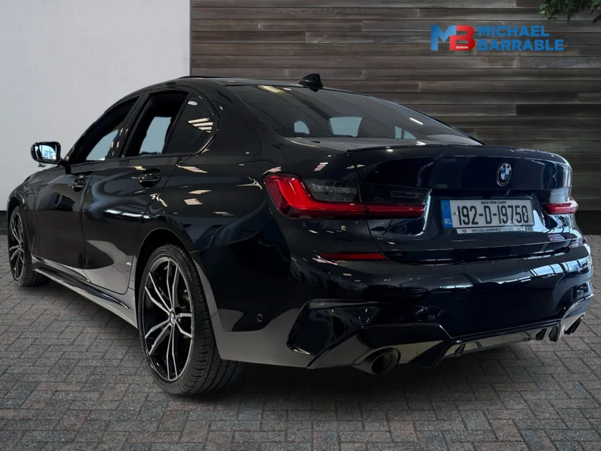 BMW 3-Series 330E M SPORT *SUNROOF* HARMON AND KAR - Image 4