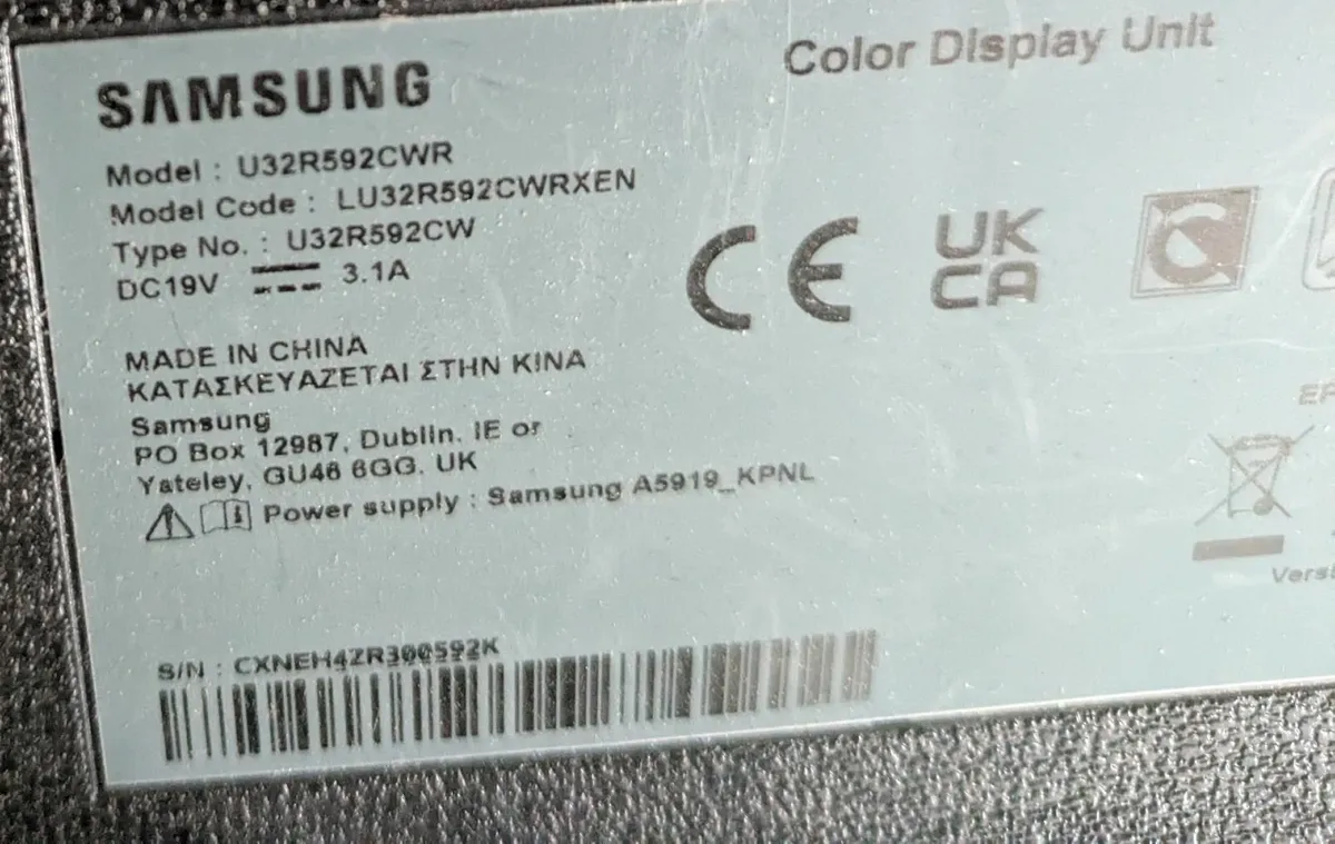 Samsung 32" UHD Curved Monitor with arm - Image 2